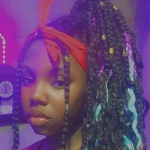 Meet your Posher, Adrianna